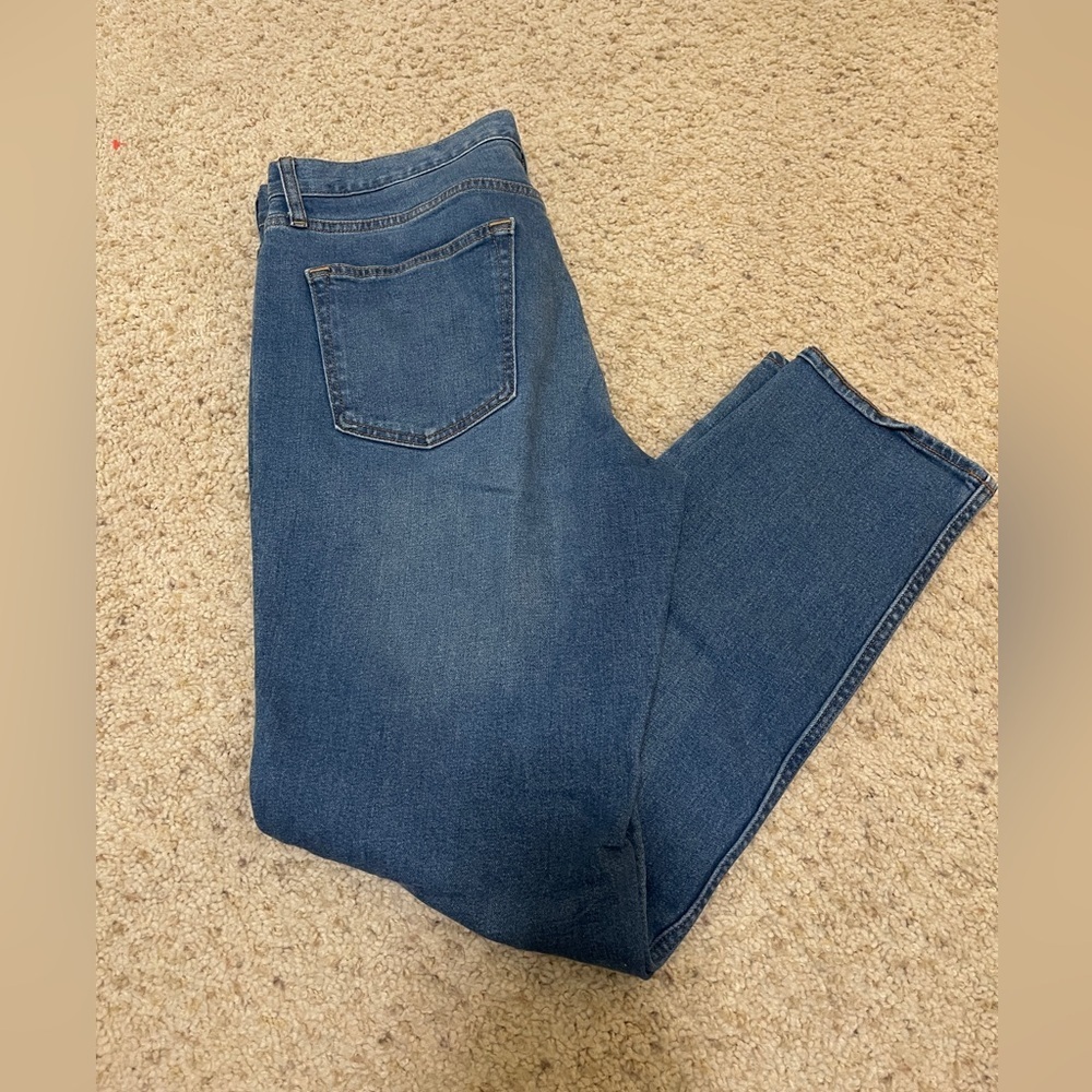 Old navy athletic taper Men's Blue Distressed Jeans 34 x 32